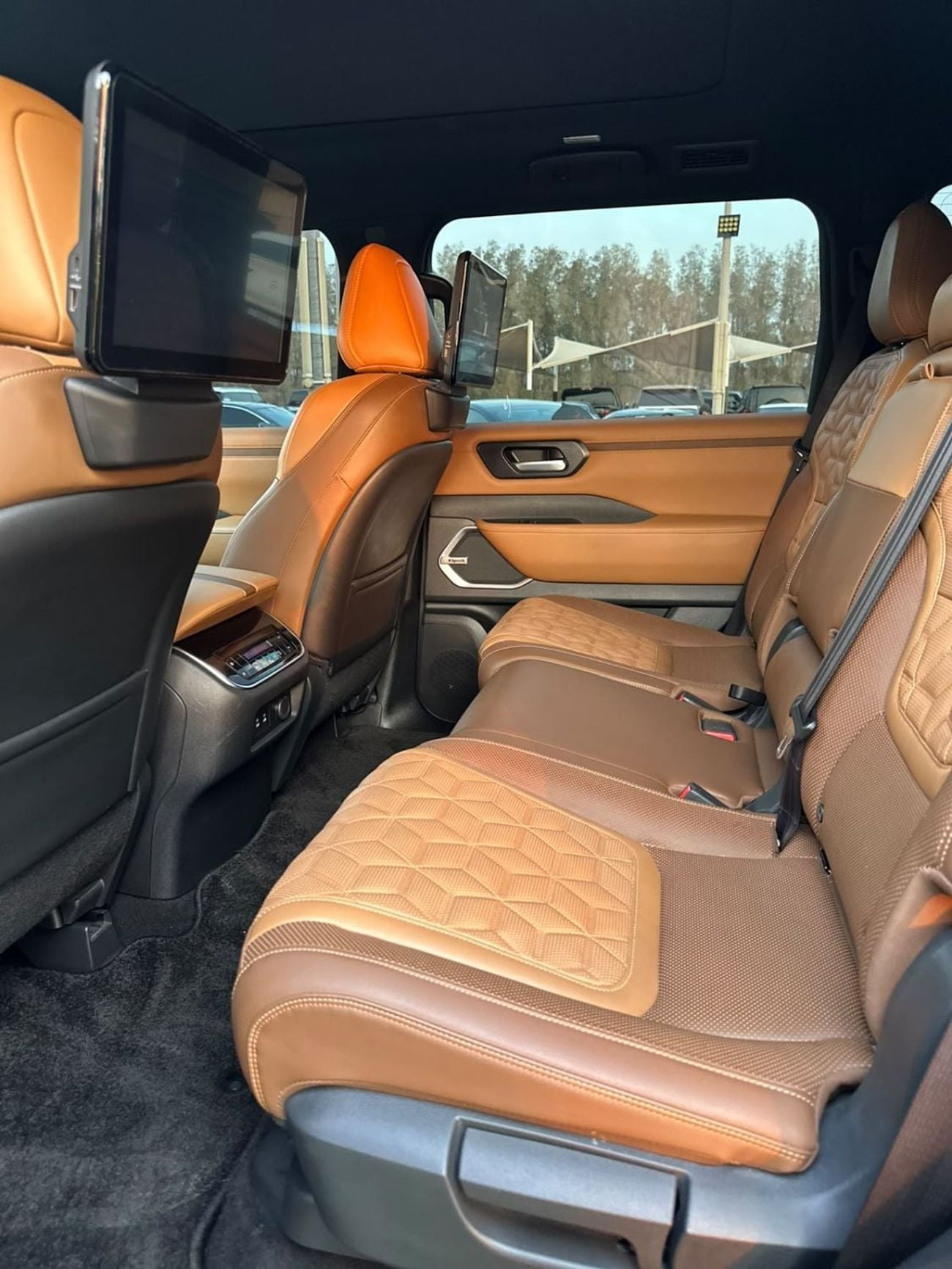 Nissan Patrol LE PLATINUM CITY NISSAN PATROL PLATINUM T2 GCC 2025 FULL OPTION ORIGINAL PAINT UNDER WARRANTY