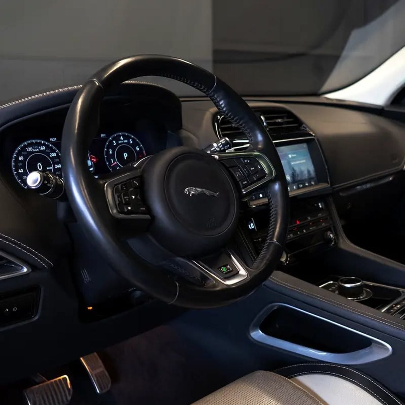 Jaguar F-PACE R-SPORT 1,436 p.m • 0% Downpayment • R-Sport • 1 Year Warranty