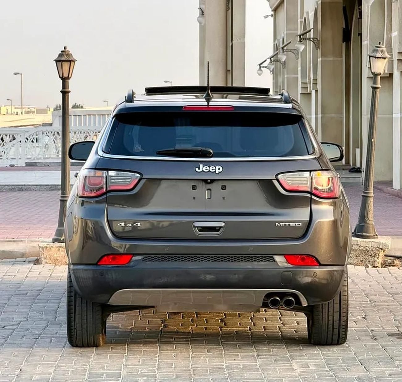 جيب كومباس ليميتد | GCC Specs | Low Mileage | Excellent Condition