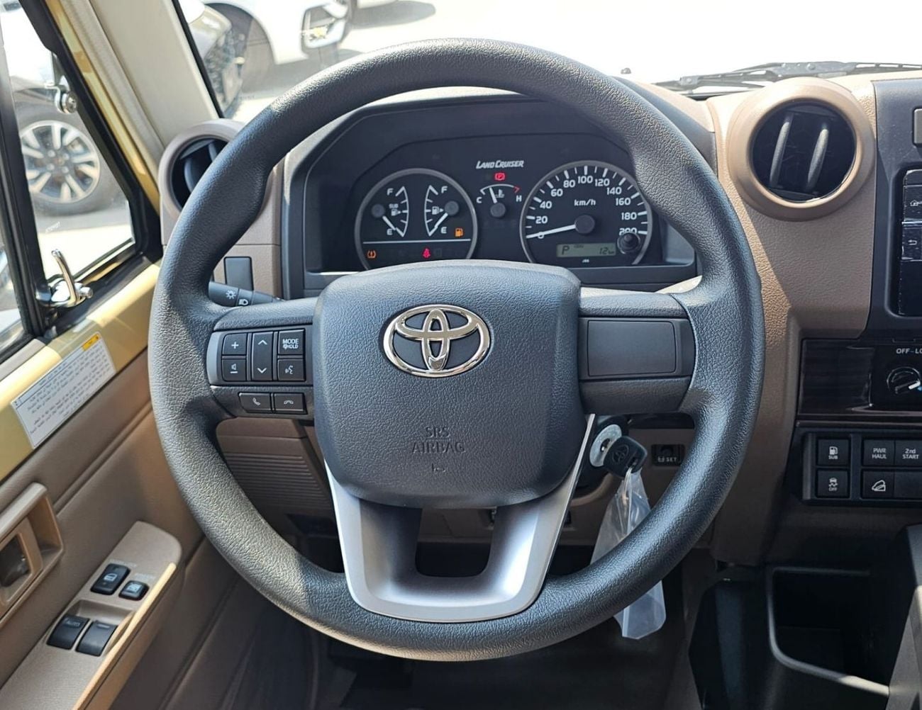 تويوتا لاند كروزر بيك آب LC79 SINGLE CABIN LC79 كابينة مفردة || محرك بنزين V6 سعة 4.0 لتر، دفع رباعي / نوافذ كهربائية / قفل تفاضلي، أنبوب تنفس
