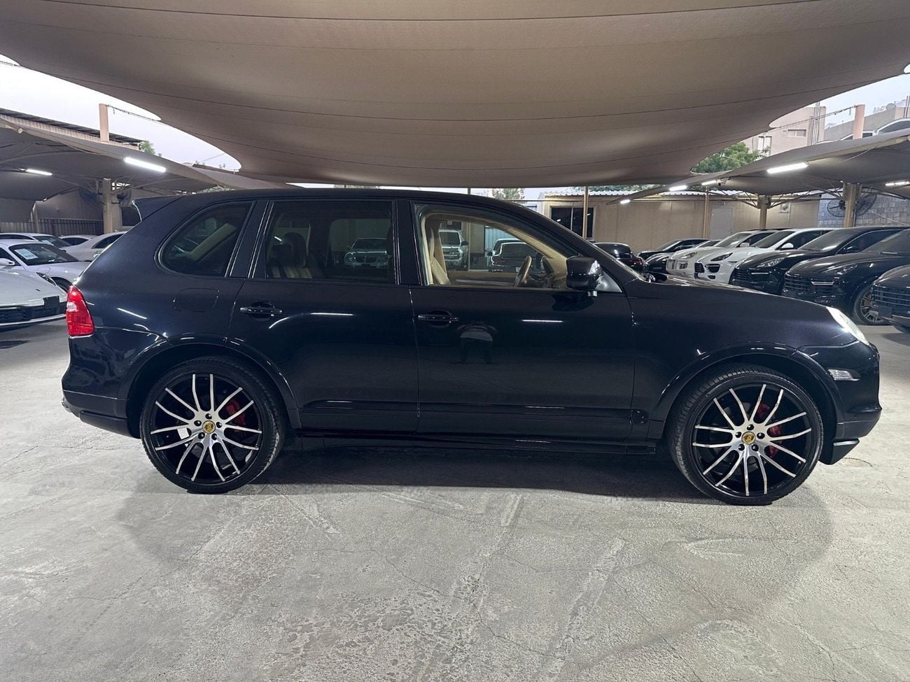 Porsche Cayenne GTS | SUNROOF | TWO KEYS | HALF ALCANTARA LEATHER BEIGE SEATS