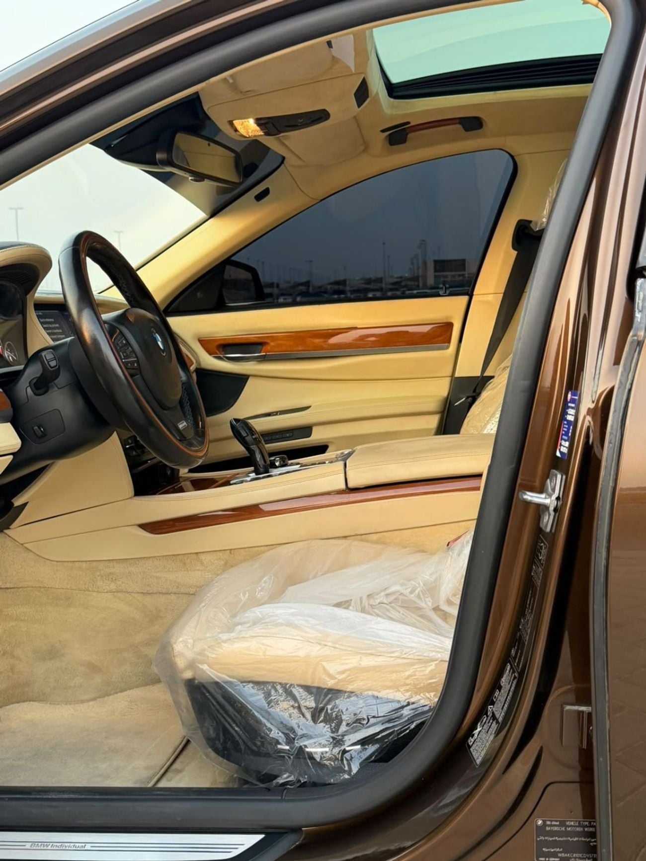 BMW 750Li EXCLUSIVE 4.4L V8 twin-turbo engine producing 407 hp, 8-speed