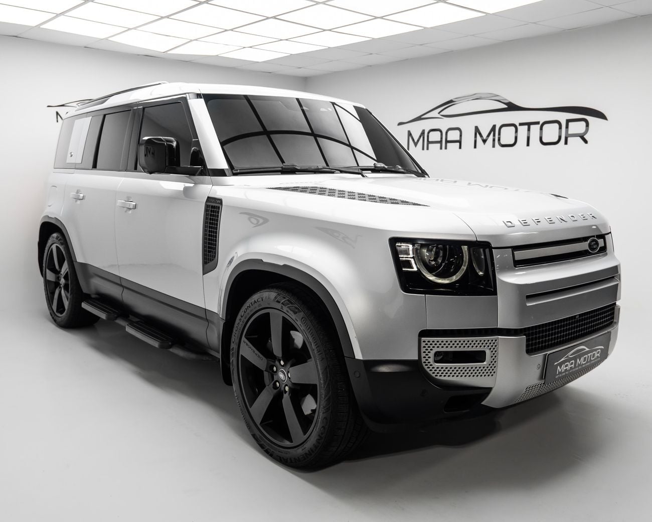 لاند روفر ديفندر 110 HSE P400