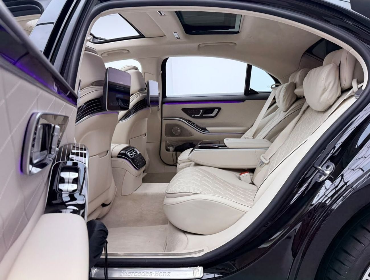 مرسيدس بنز S 580 4MATIC مرسيدس بنز S580 4MATIC موديل 2024، ضمان مرسيدس بنز حتى 2029، سجل صيانة كامل لدى مرسيدس بنز، حالة ممت