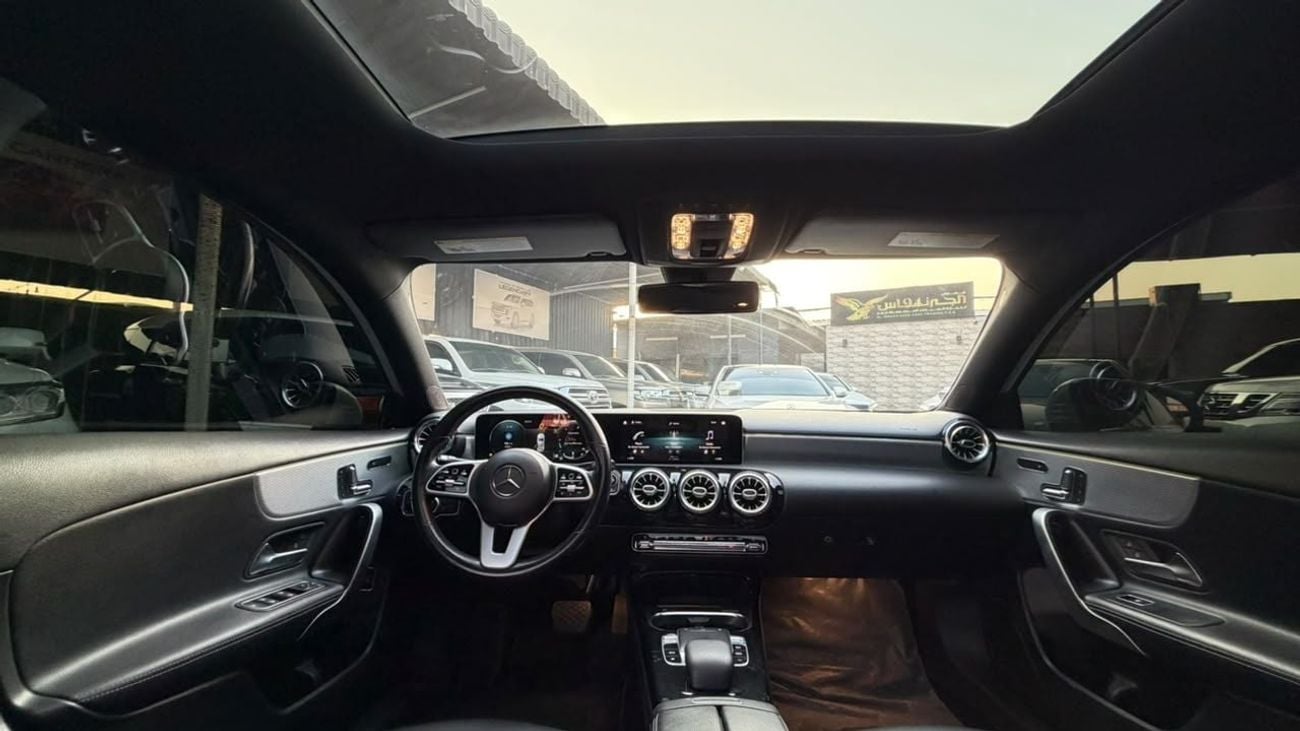 Mercedes Benz A220 STANDARD 2.0L 4-cylinder turbo (188 hp)