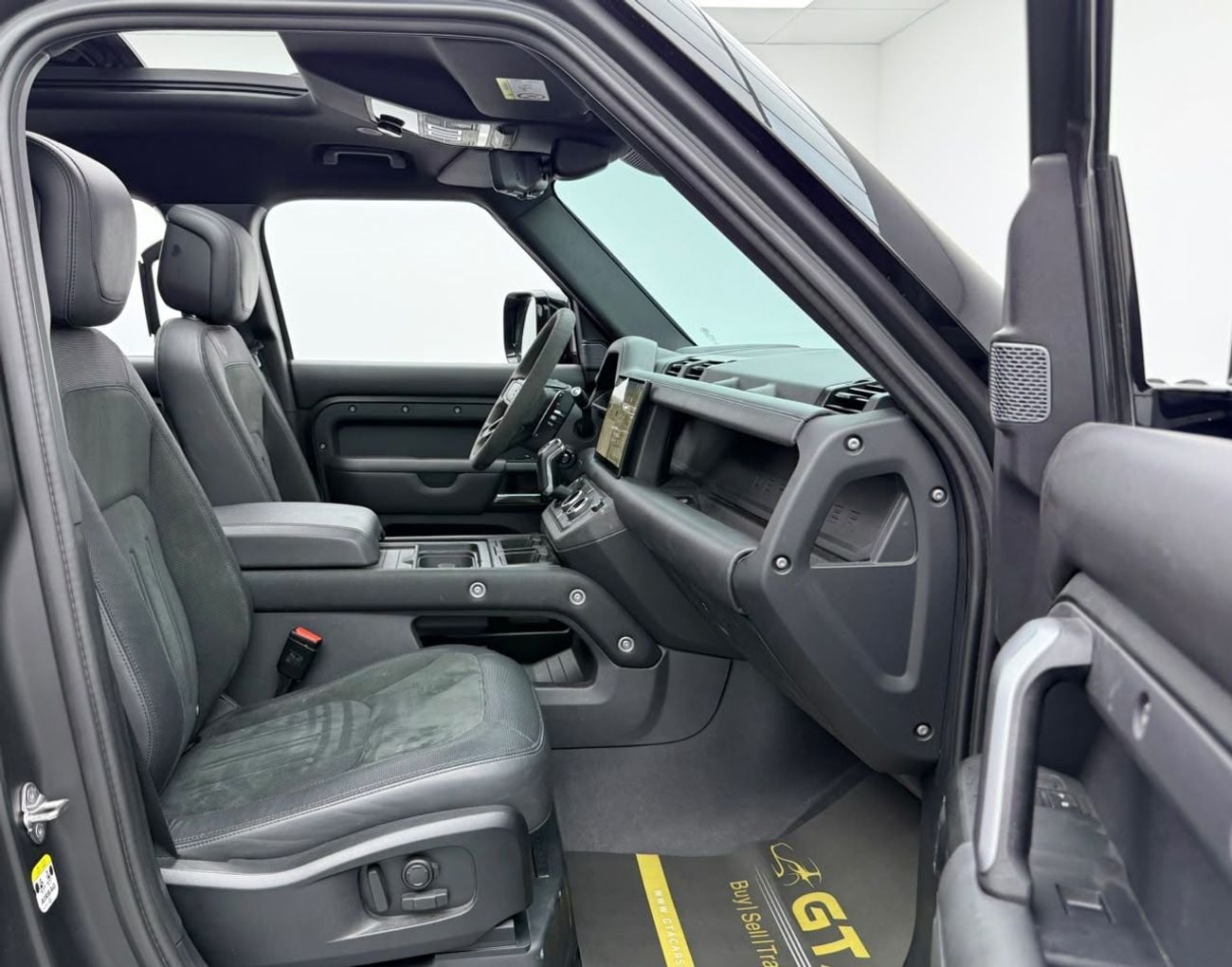 Land Rover Defender 110 CARPATHIAN EDITION P525