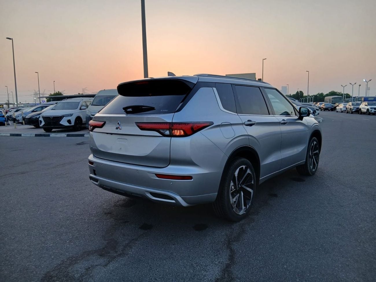 Mitsubishi Outlander PREMIUM