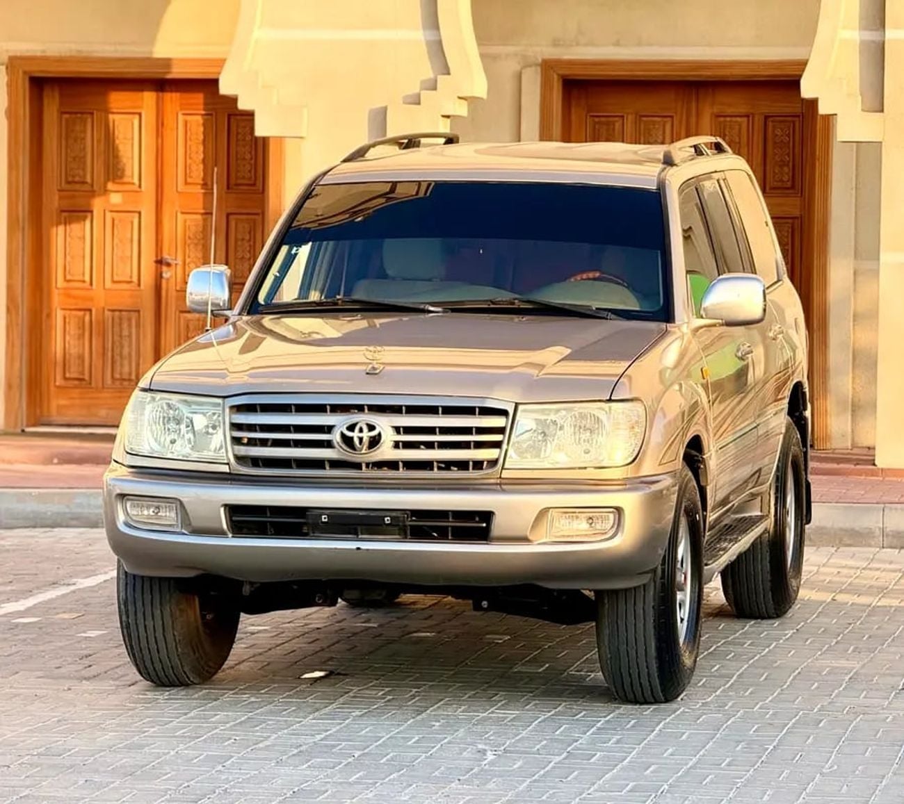 Toyota Land Cruiser لاند كروزر موديل GXR بحالة ممتازة GXR GCC Specs