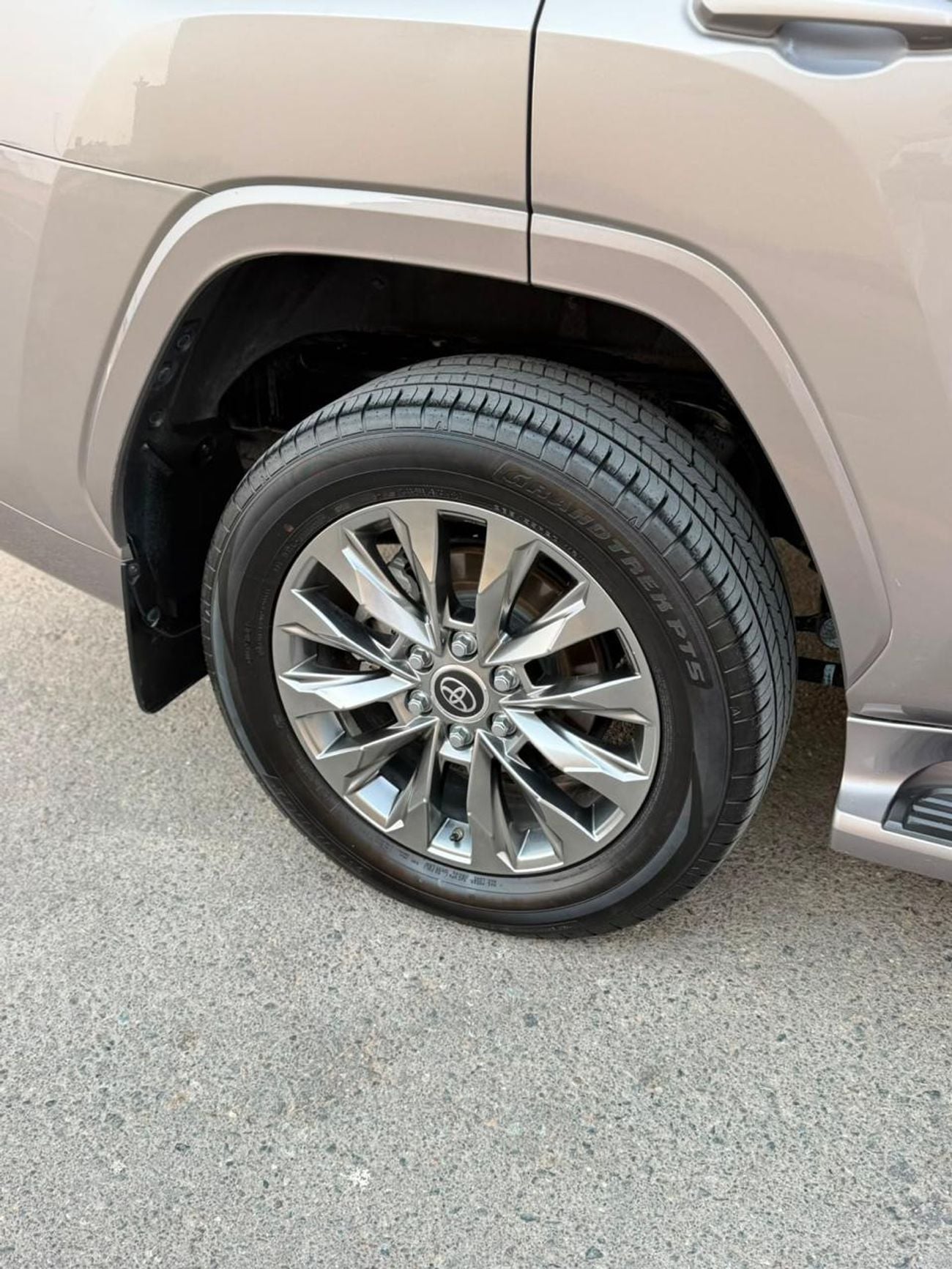 Toyota Land Cruiser GXR 4.0L full option