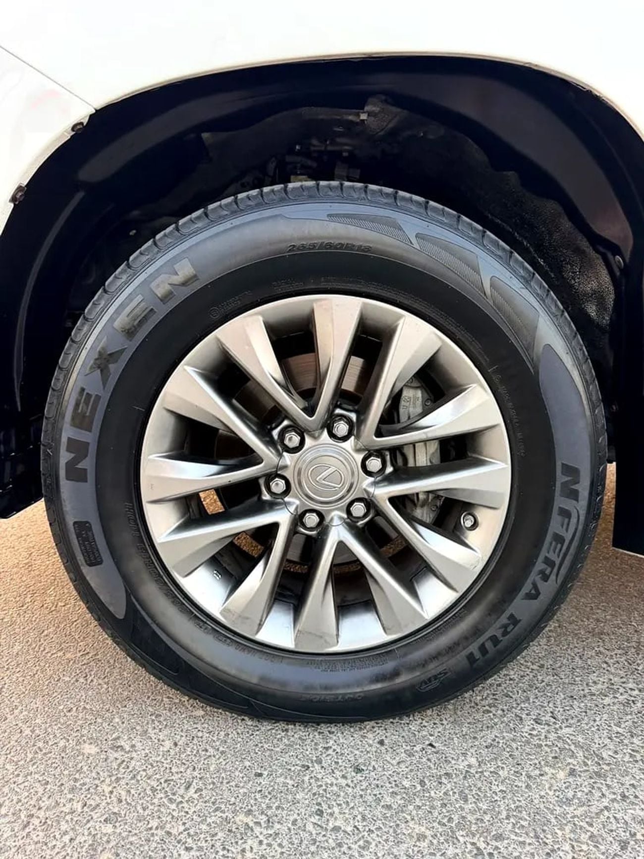 Lexus GX460 PLATINUM GCC Specs single owner