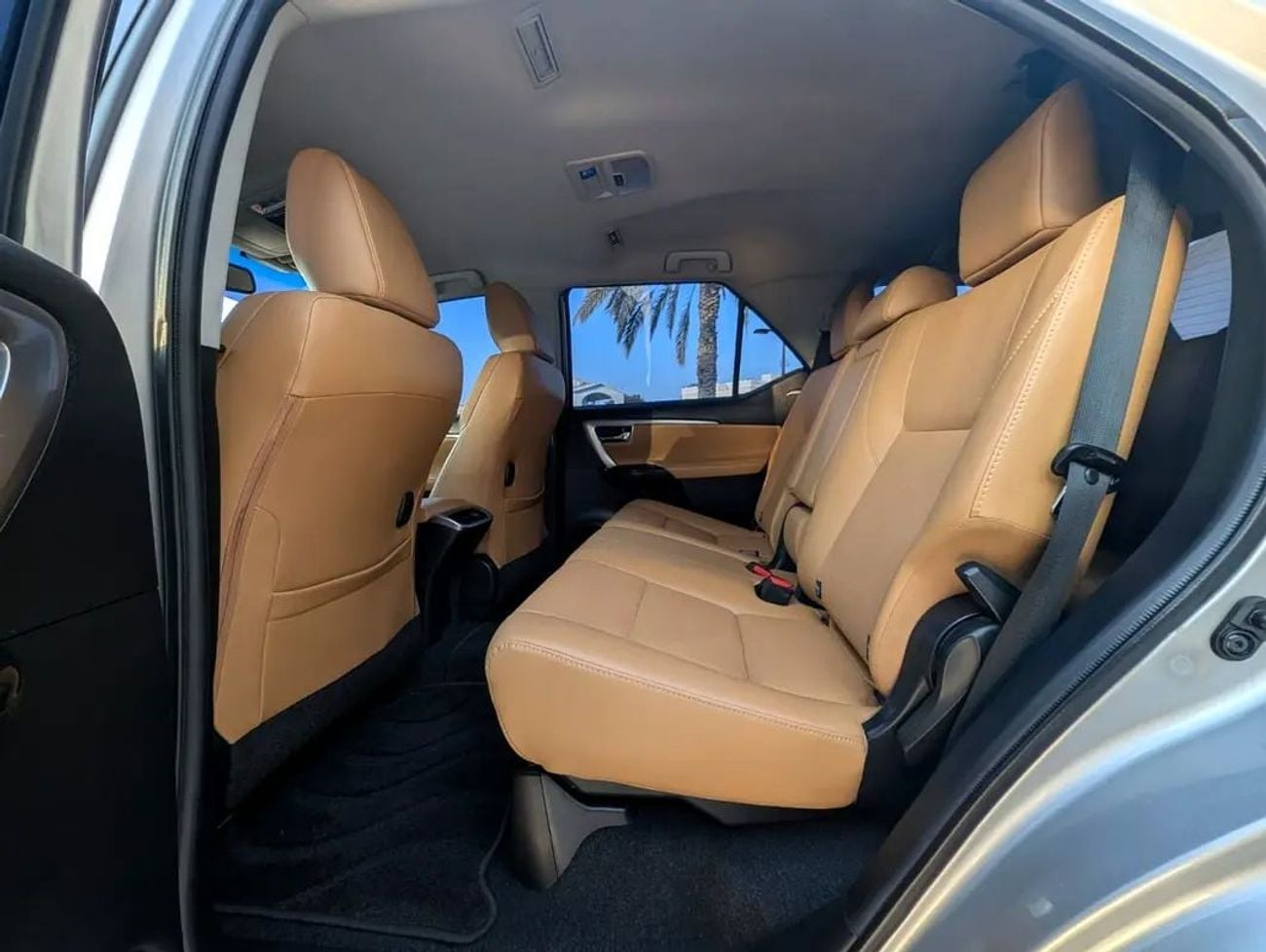 Toyota Fortuner VXR GCC specs interior and Exterior Excellent Condition V6 4.0L