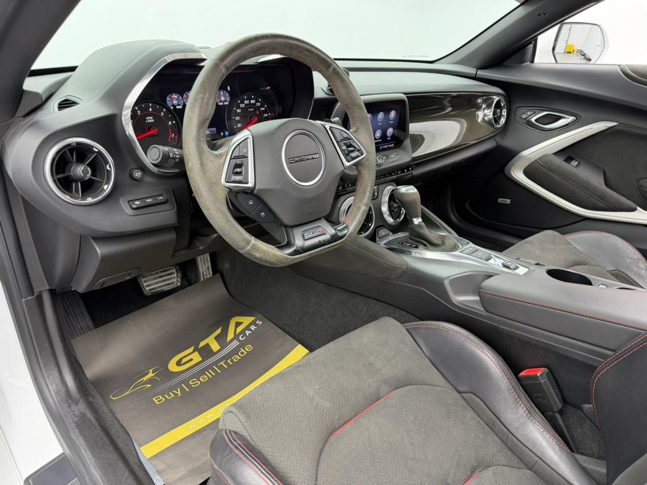 شيفروليه كامارو ZL1 CARBON FIBER شيفروليه كامارو ZL1 موديل 2020، ضمان شيفروليه ساري حتى أغسطس 2030، سجل صيانة كامل من شيفروليه، دول م