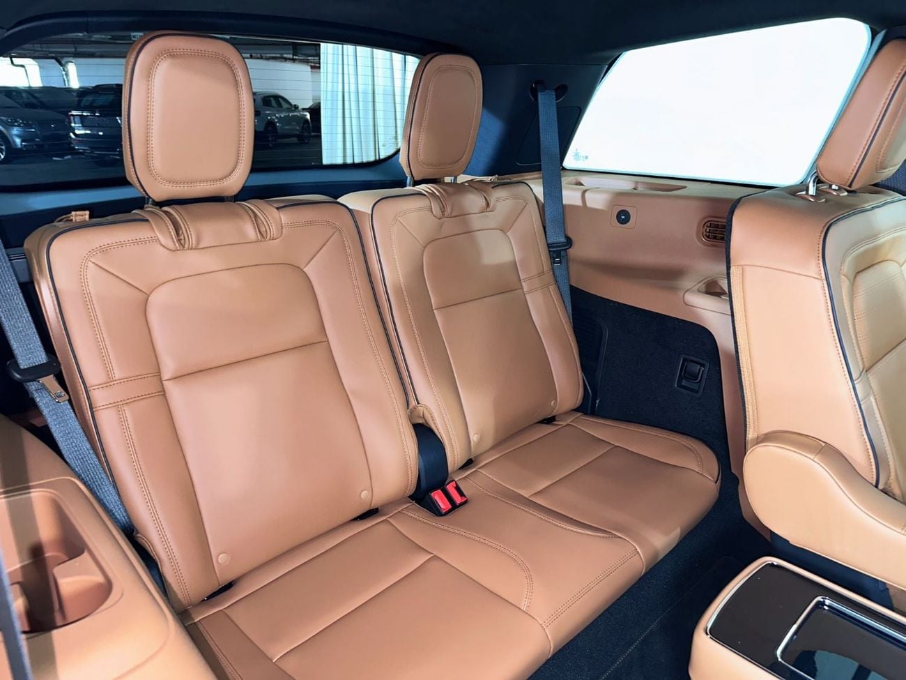 لينكولن أفياتور PRESIDENTIAL AVI925W / AL TAYER MOTORS/ AL QOUZ SHOWROOM