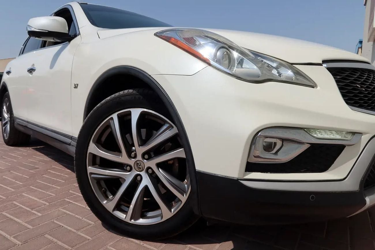 Infiniti QX50 Luxury | GCC Specs | Pristine Condition