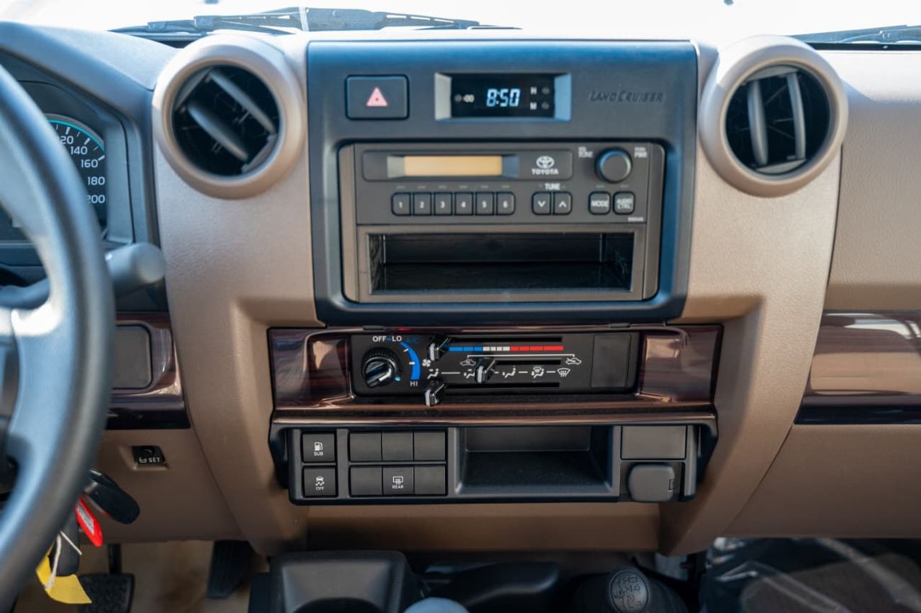 Toyota Land Cruiser 70 LC 78 HARDTOP 4.0L MT