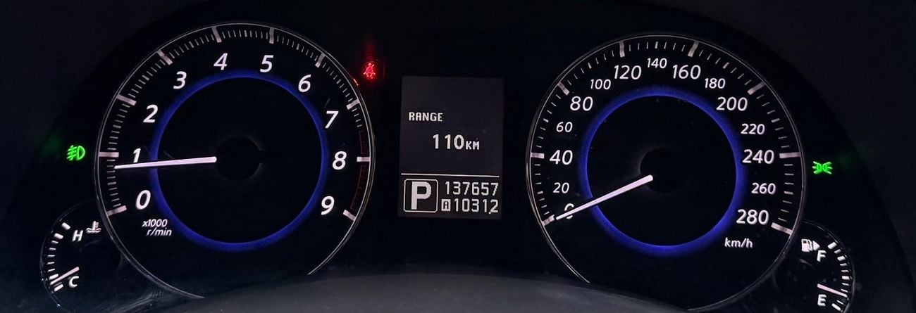 Infiniti QX70 LUXURY GCC .. Perfect condition .. V6 .. Top Range