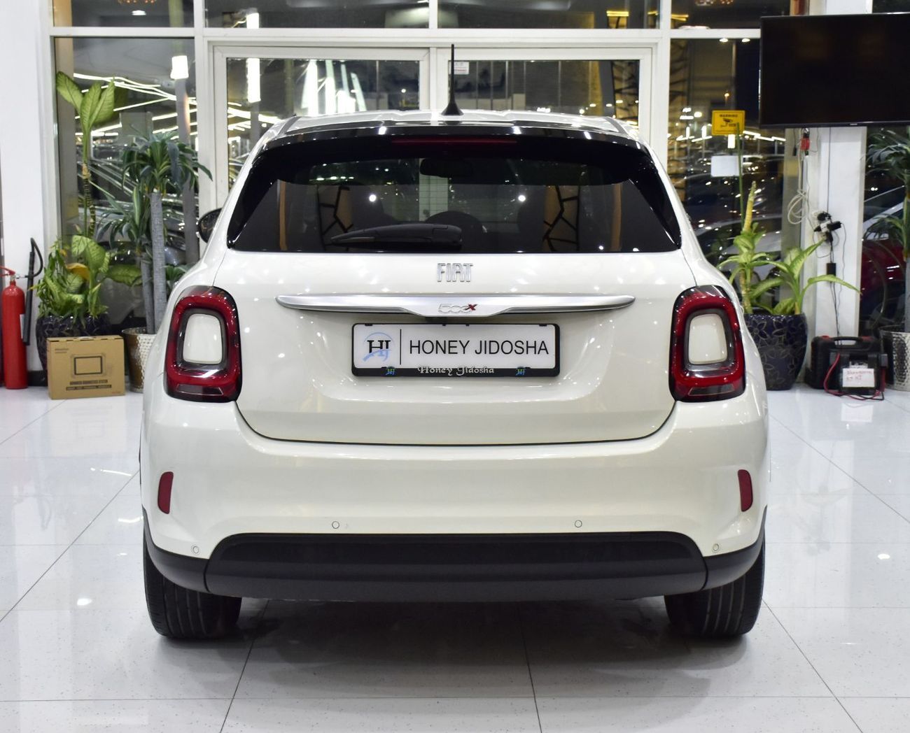 فيات 500X . EXCELLENT DEAL for our Fiat 500x ( 2023 Model ) in White Color GCC Specs