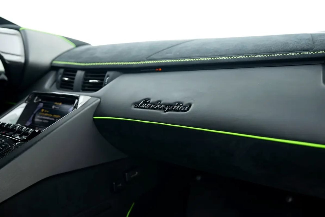 Lamborghini Aventador SVJ ONE OF 900 COUPÉS | ALA 2.0 | CARBON-FIBRE BUCKET SEATS