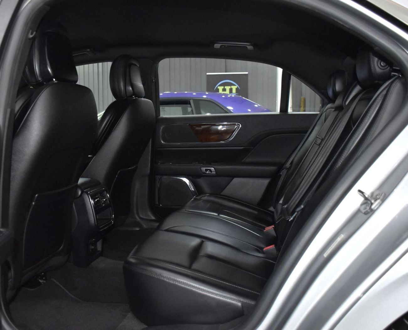 Lincoln Continental RESERVE EXCELLENT DEAL for our Lincoln Continental ( 2020 Model ) in Silver Color GCC Specs