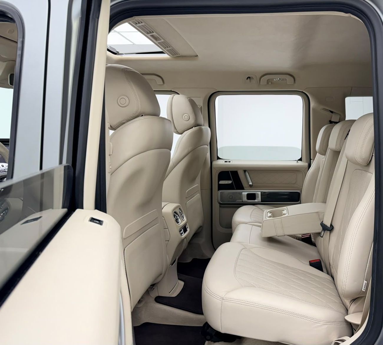 Mercedes Benz G63 AMG STANDARD 2019 Mercedes Benz G63 AMG, Warranty, Carbon Fiber Interior, Fully Loaded, Excellent Condition, GCC
