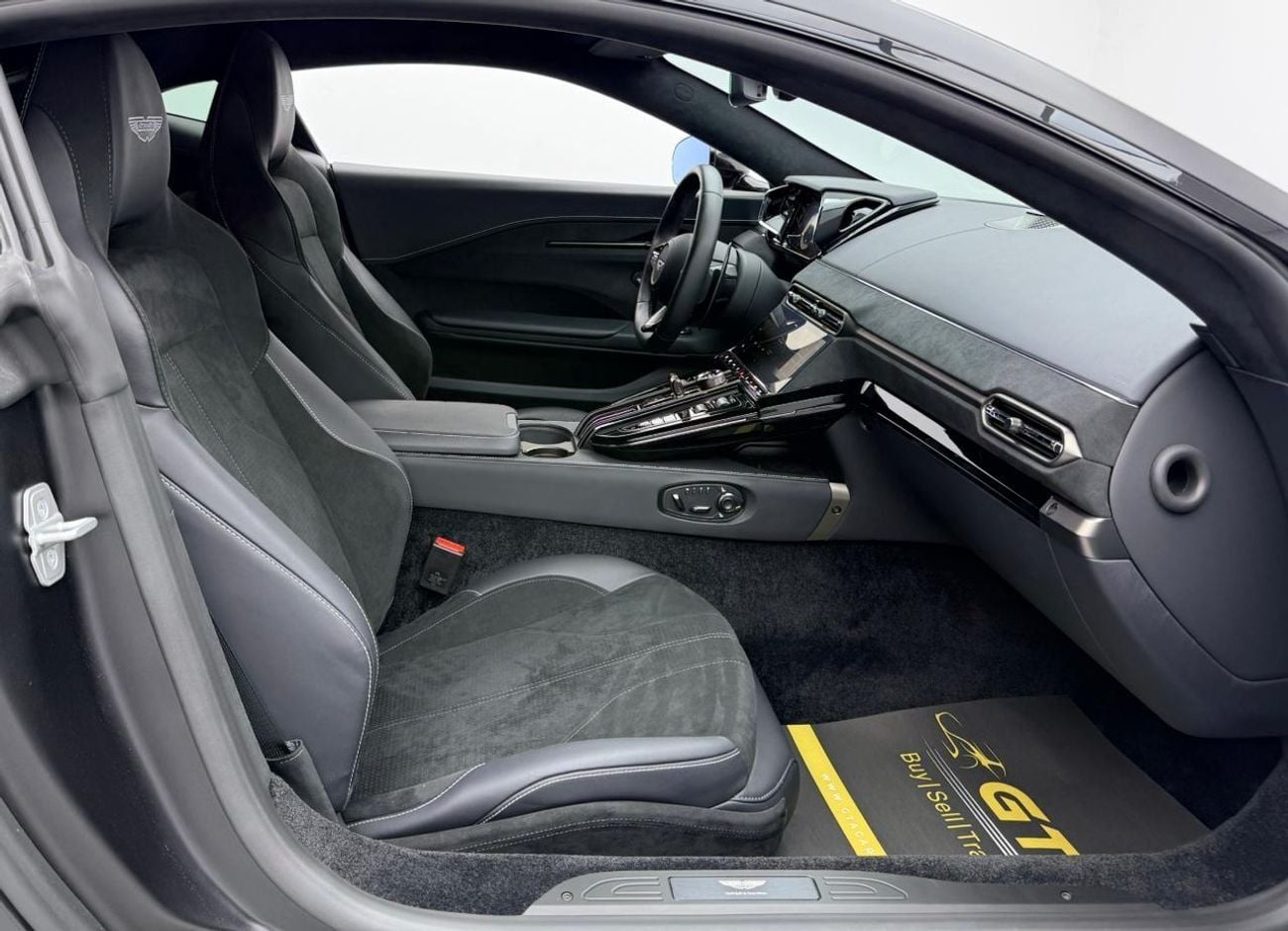Aston Martin Vantage STANDARD 2025 Aston Martin Vantage V8, Aston Martin Warranty+Service Contract+Full Service History, GCC Specs