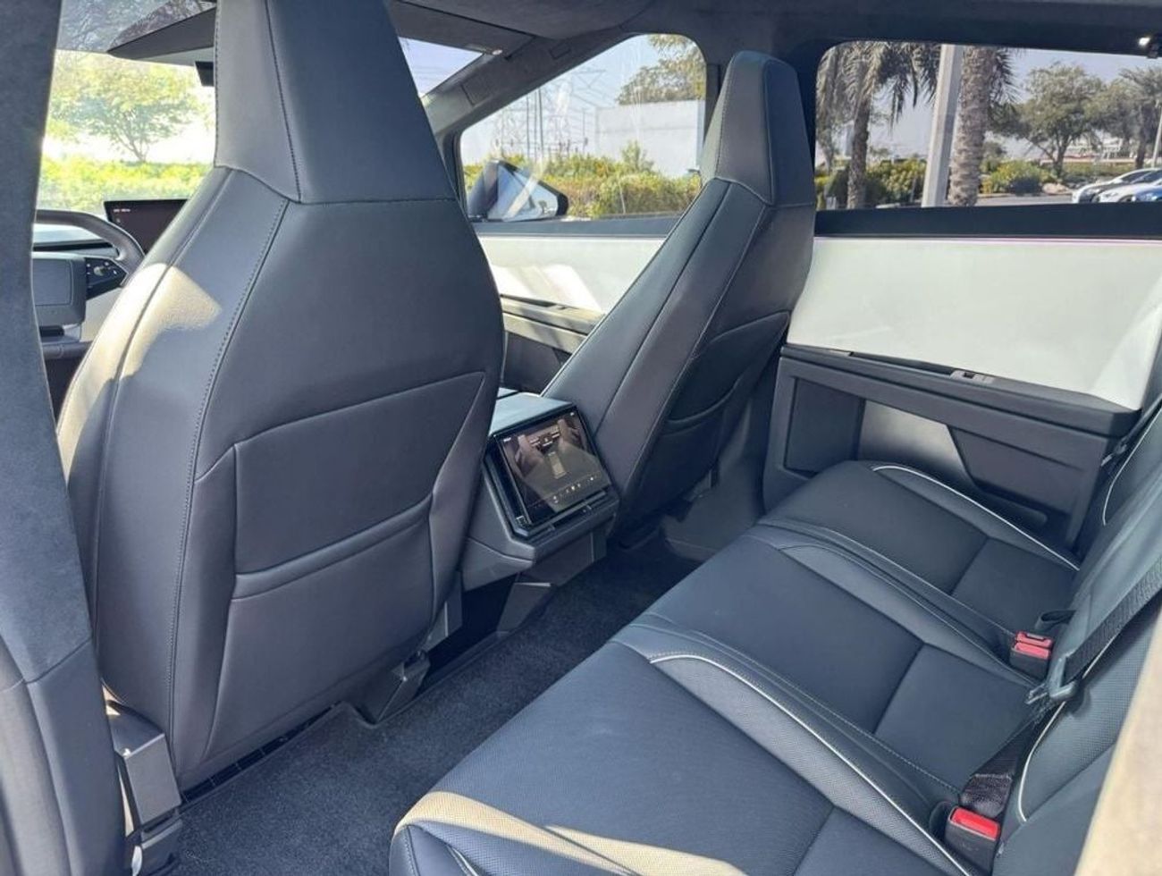 تسلا سايبرتراك فاونديشن سيريز AWD AMERICAN SPEC NEAT AND CLEAN