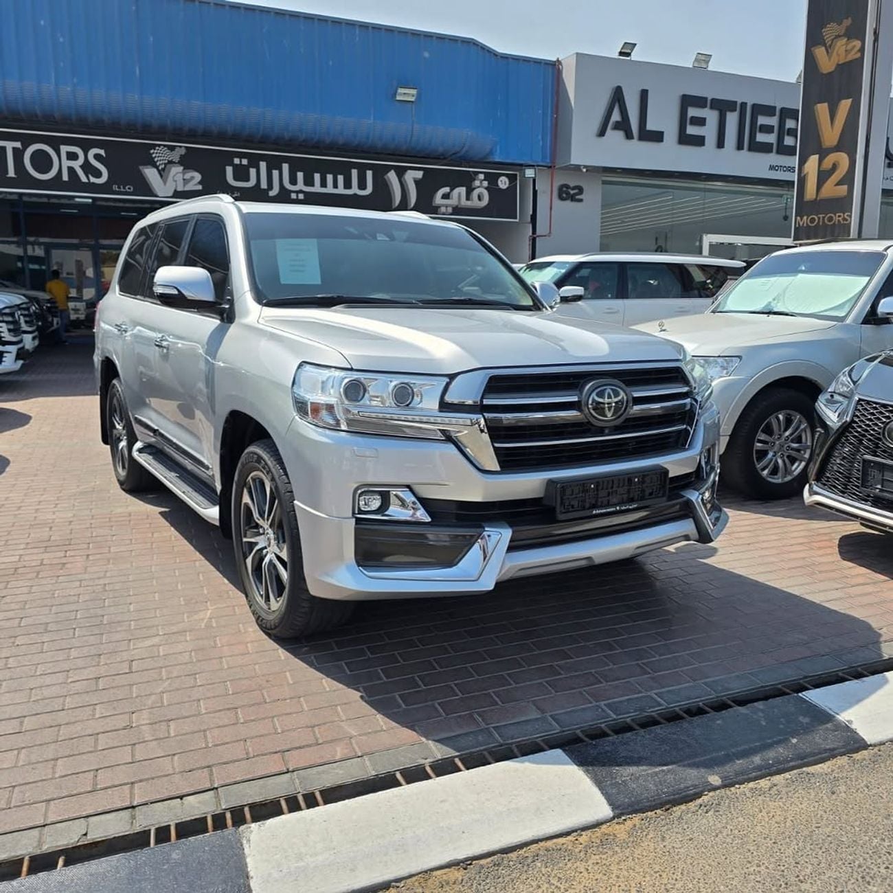 تويوتا لاند كروزر VXR