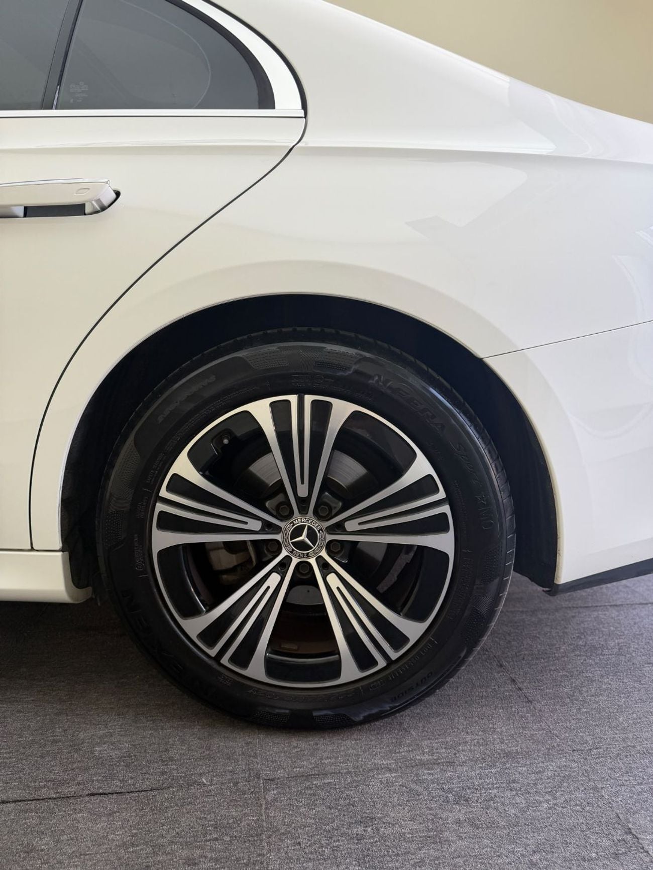 Mercedes Benz E200