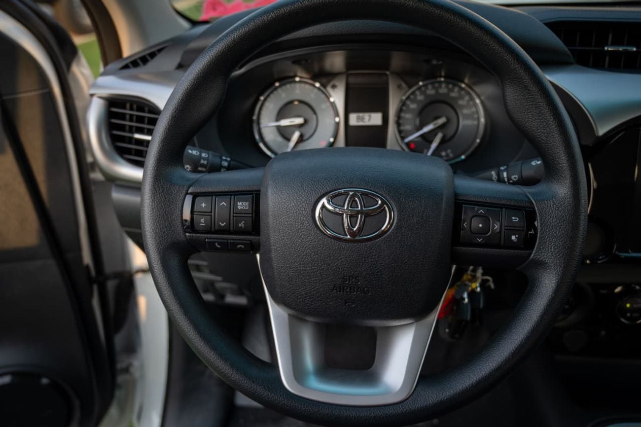 Toyota Hilux GLX S-G 2.7L MT 4WD DOUBLE CAB PICK UP