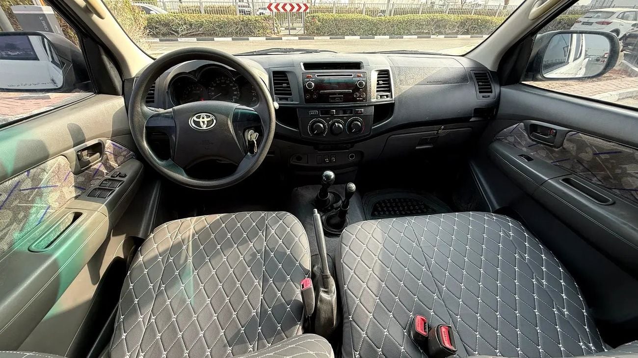 Toyota Hilux DLS 2.7L 4x4 Double Cab DLS | GCC Specs