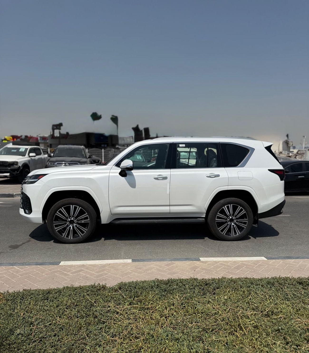 Lexus LX700h SIGNATURE LX700 3.5 Hybrid without Auto Park White Color with Black interior 2026 Model
