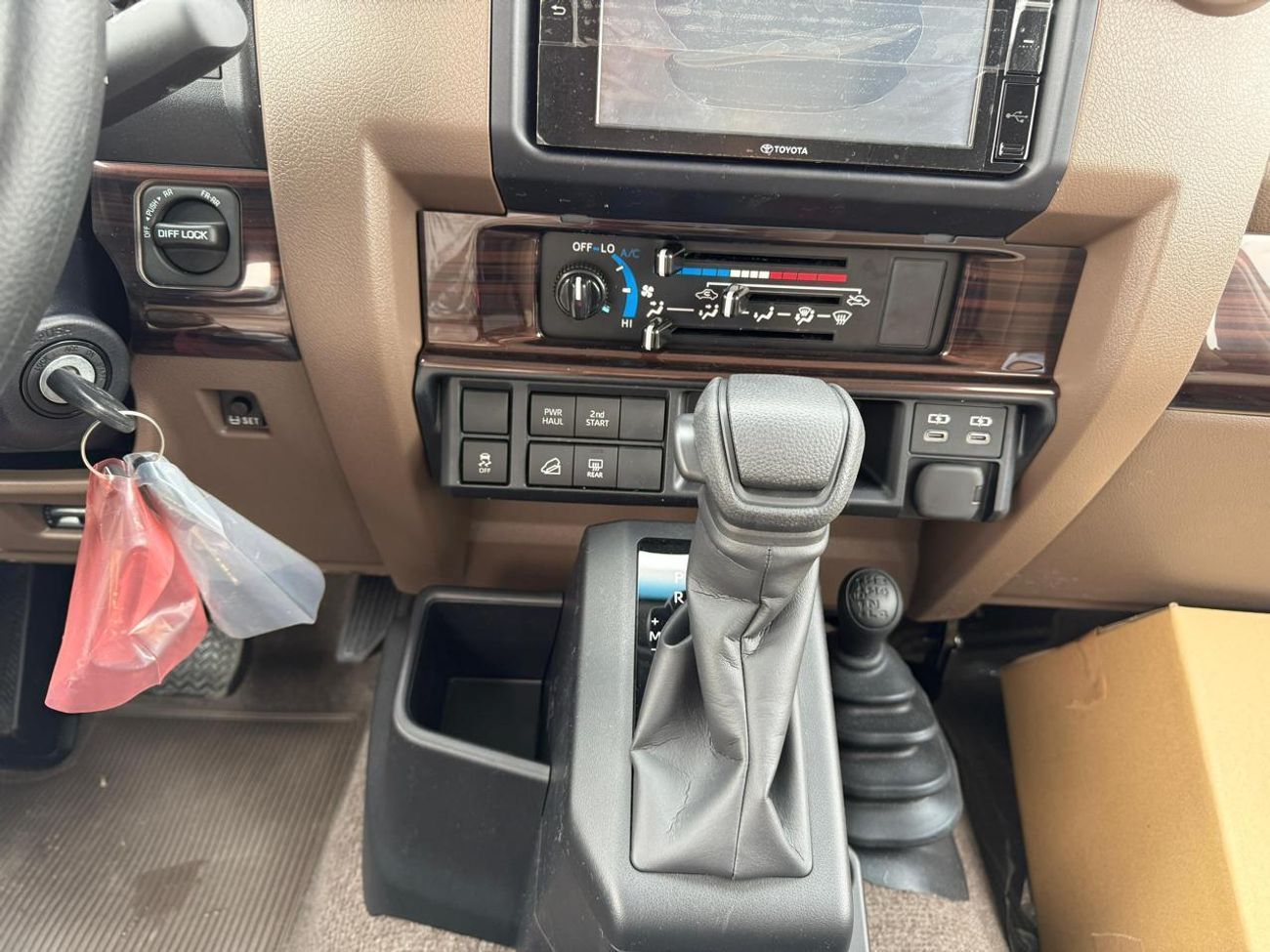 Toyota Land Cruiser 70 LC76 LX EXPORT ONLY - LC76 2.8 E Automatic - Basic with diff lock