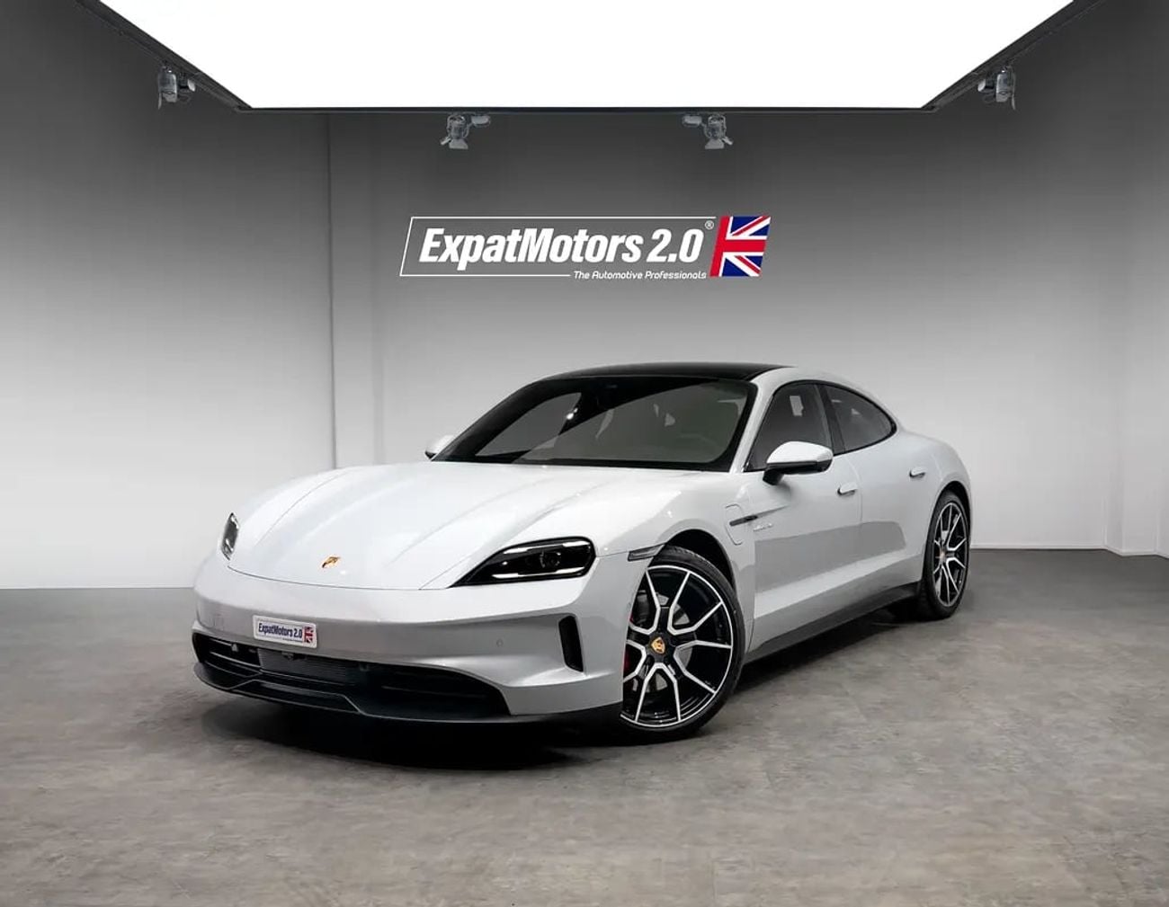بورش تايكان 4S • Unlimited Kms Warranty • GCC Specs