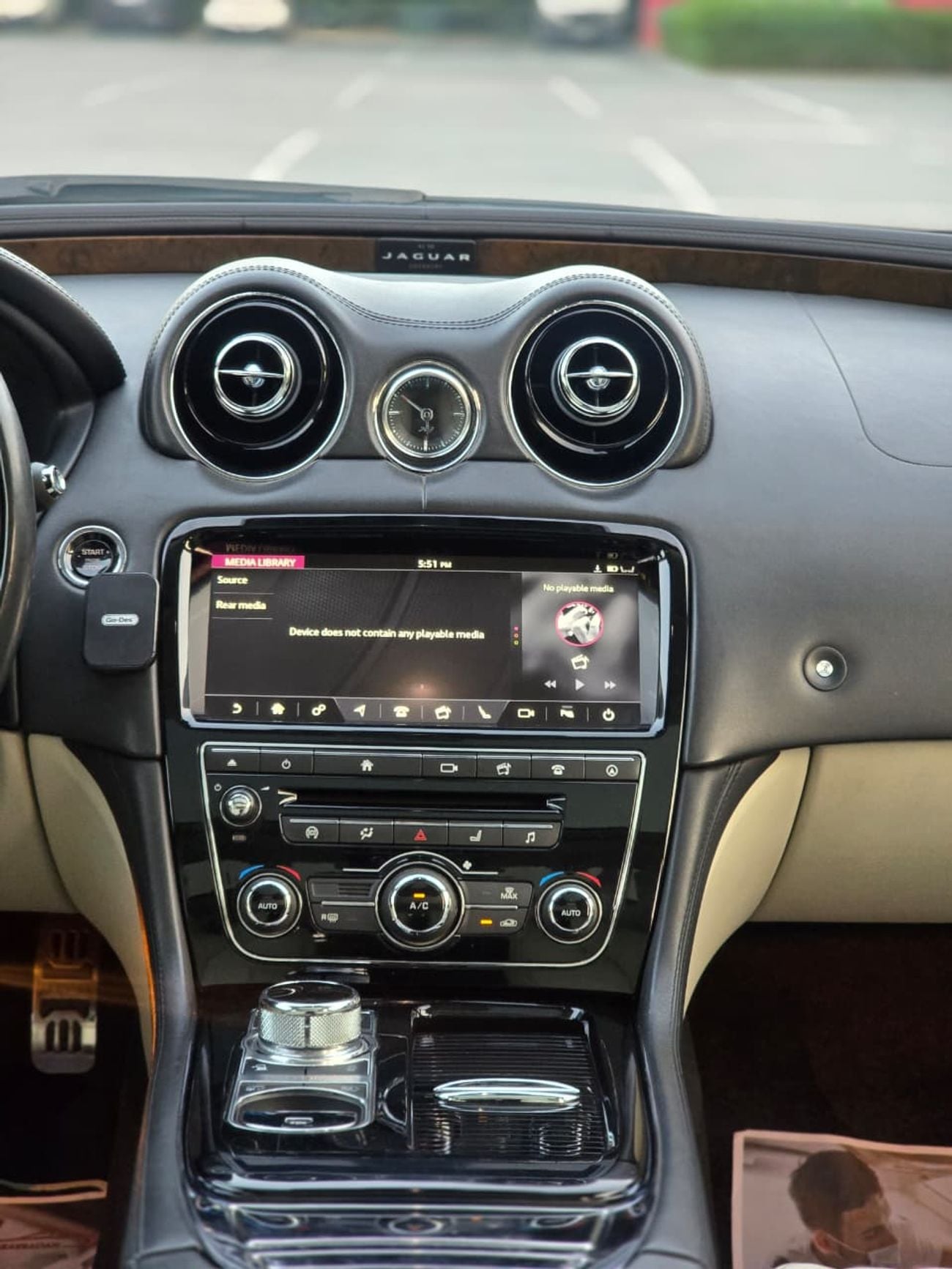 Jaguar XJ 50 - LWB Jaguar XJ 50 / 2019 V6 3.0L GCC Specs | Orginal paint | Accidrnt free | 2Keys | Perfect condition
