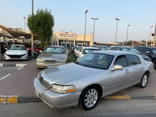 لينكولن تاون كار سيجنتشر سيارة نظيفة جداً، عداد كيلومترات منخفض