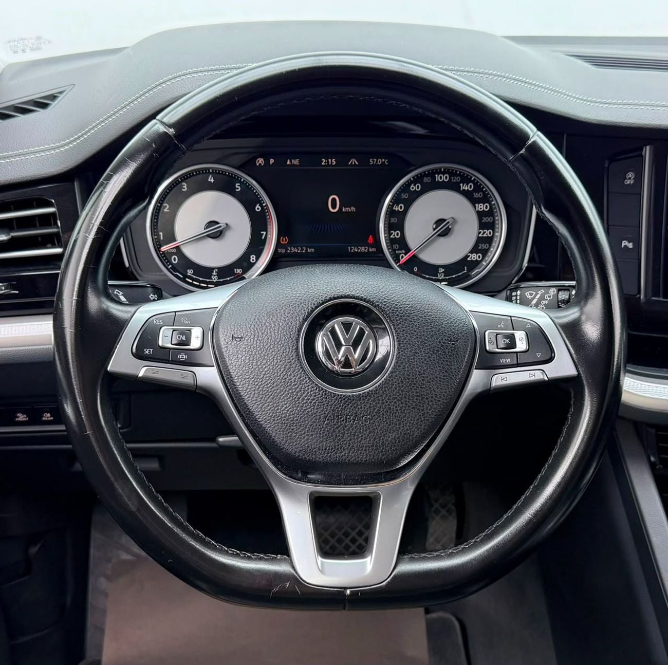 Volkswagen Touareg TRENDLINE 2018 Volkswagen Touareg Trendline, Full Service History, Fully Loaded, Excellent Condition, GCC
