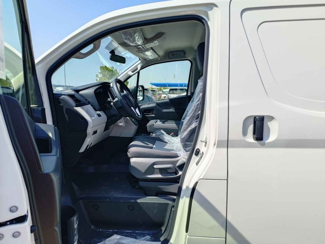 Toyota Hiace TOYOTA HIACE CARGO LOW ROOF || 3.5L PETROL A/T V6 (CODE # HCLRAE)