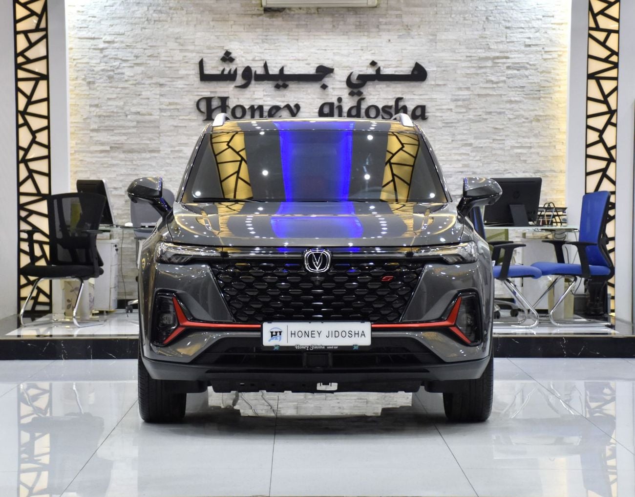 تشنجان سي اس 35 بلس LIMITED عرض ممتاز على سيارة شانجان CS35 PLUS (موديل 2024) باللون الرمادي بمواصفات خليجية