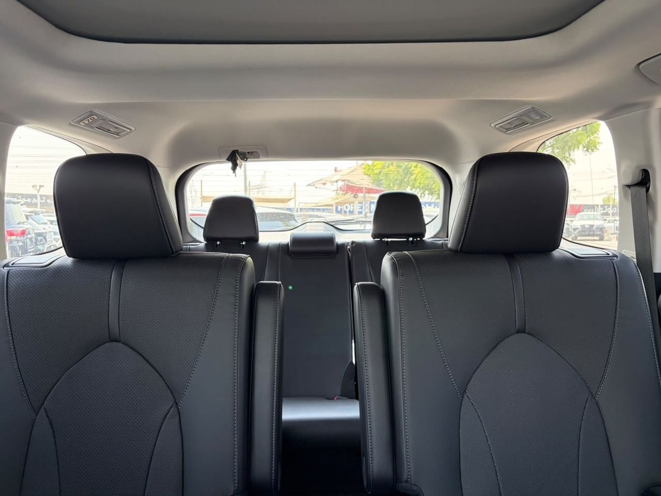 Toyota Highlander Limited Edition 2.5L V4 Petrol | Radar | Power with Leather Seats | Blind Spot | 360* Camera | Canadian Specs