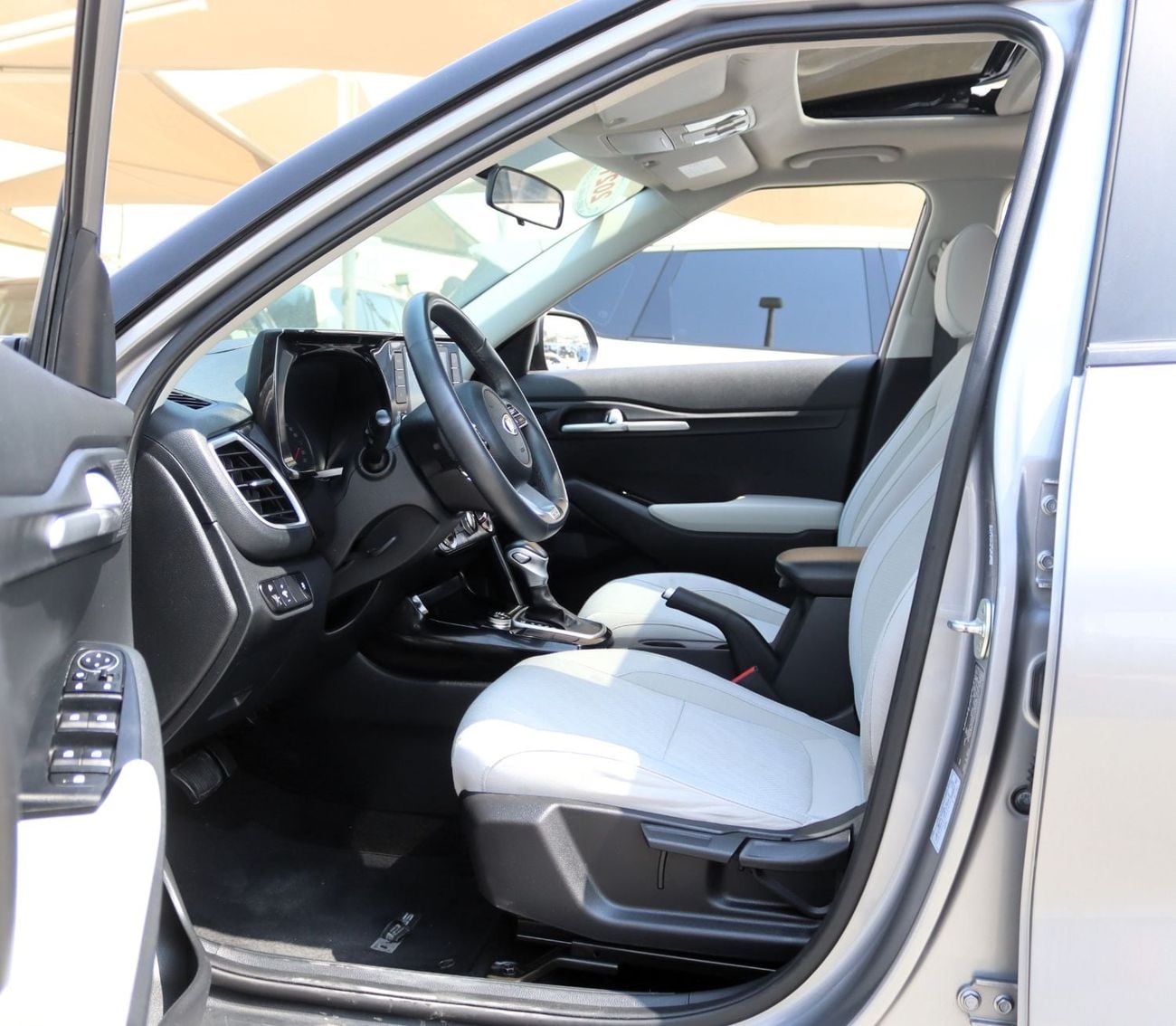 Kia Seltos EX ACCIDENTS FREE - GCC - ORIGINAL PAINT - SUNROOF - ENGINE 1600 CC - PERFECT CONDITION INSIDE OUT