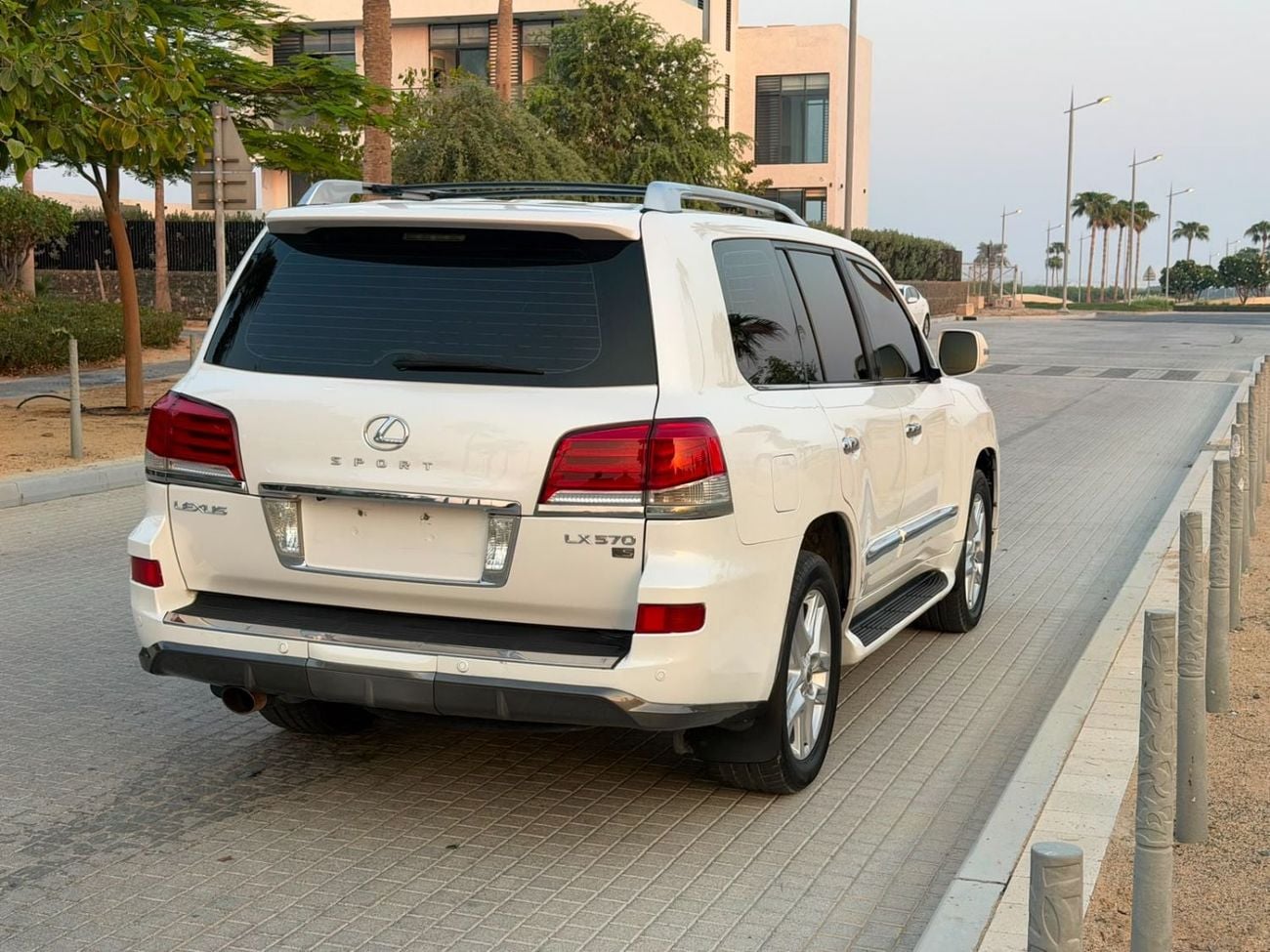 Lexus LX570 NAVIGATION SPORT
