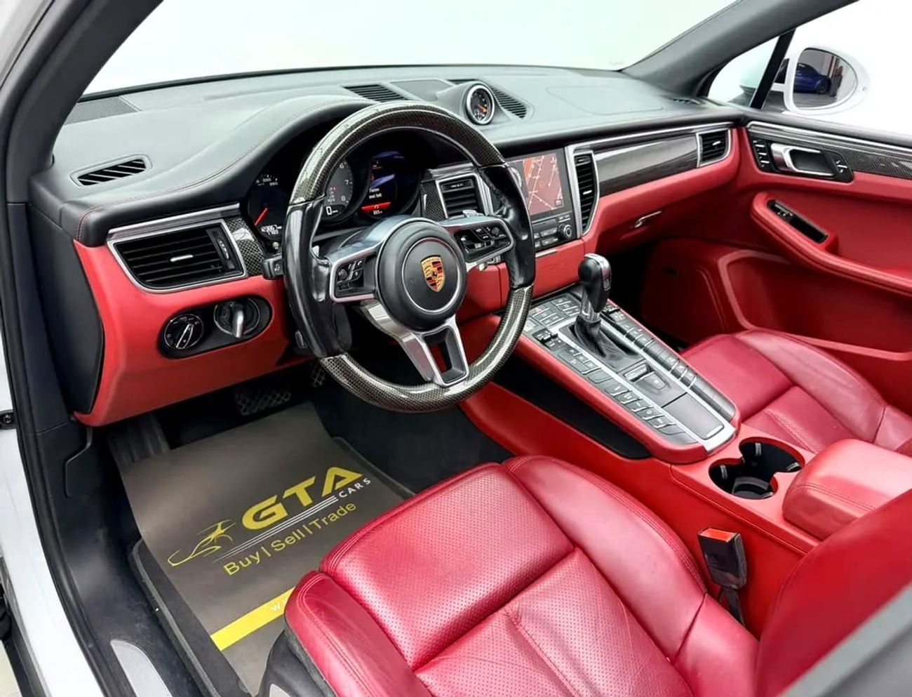 Porsche Macan S, Service History, Carbon Fiber Interior, Fully Loaded, Excellent Condition, GCC