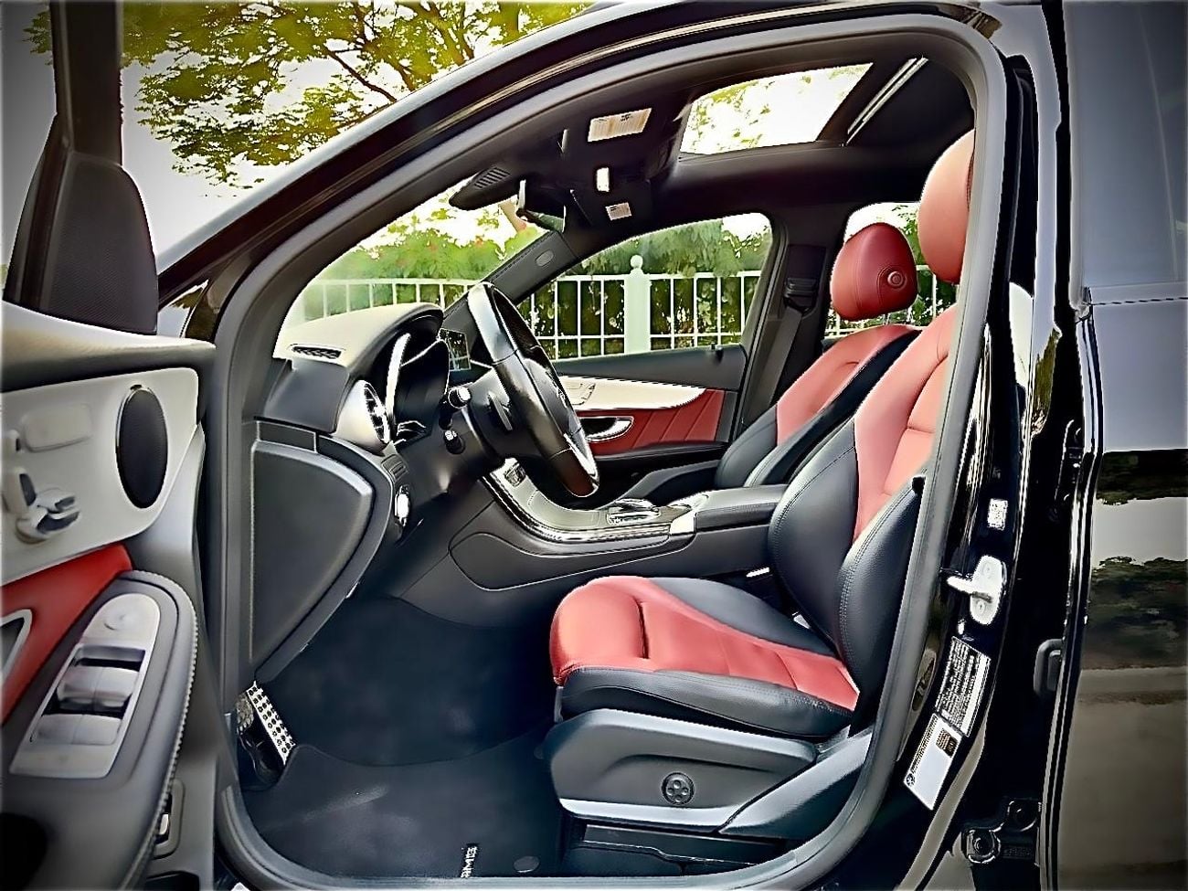 Mercedes Benz GLC 300 E 4MATIC PREMIUM