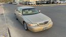 Lincoln Town Car SIGNATURE Accept a special price for a top-of-the-line model in excellent condition.