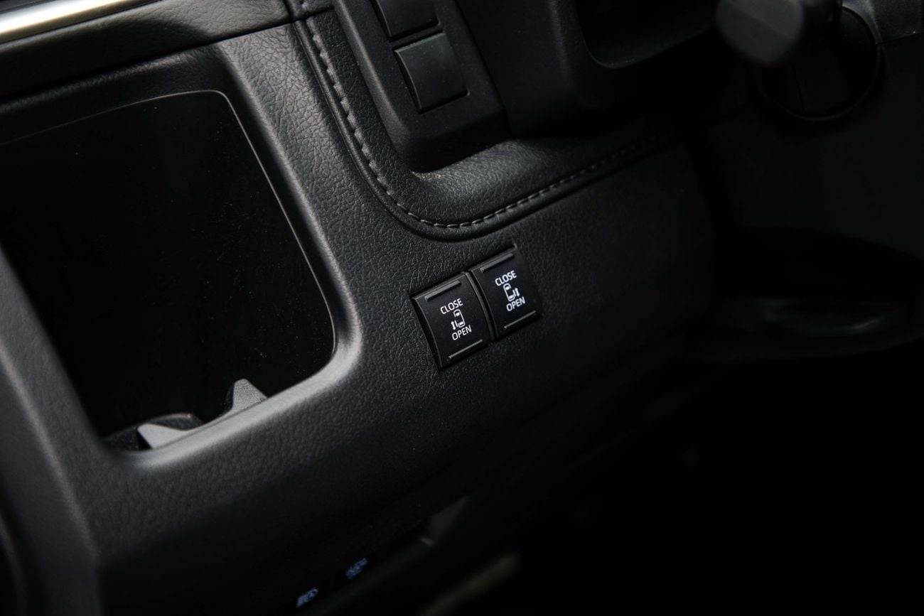 تويوتا جرافينا PREMIUM HI 3.5L - Black Inside Beige | Export Only