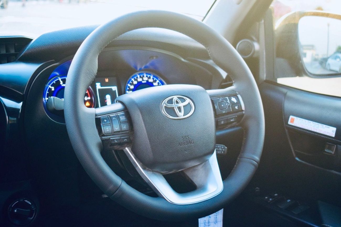 Toyota Hilux 2.8L Cylinder 4 Diesel Hilux Four Wheel drive 5 seats 4 Doors