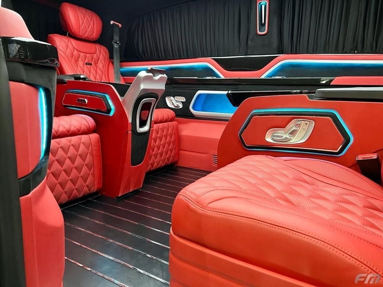 Mercedes Benz V 250 AVANTGARDE/E VIP BUSINESS VAN – FULL LUXURY OPTION | BRAND NEW | GCC | 2023 ORIGINAL BRABUS BODY KIT WITH CERTIF