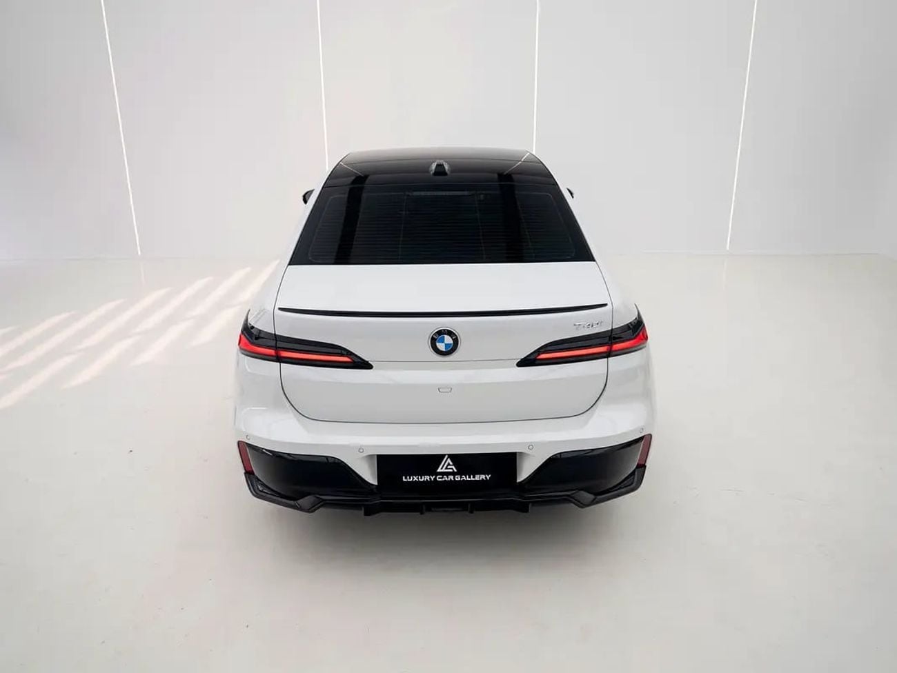 BMW 740i M SPORT BOWERS & WILKINS | PANORAMIC GLASS ROOF | BURGUNDY LEATHER