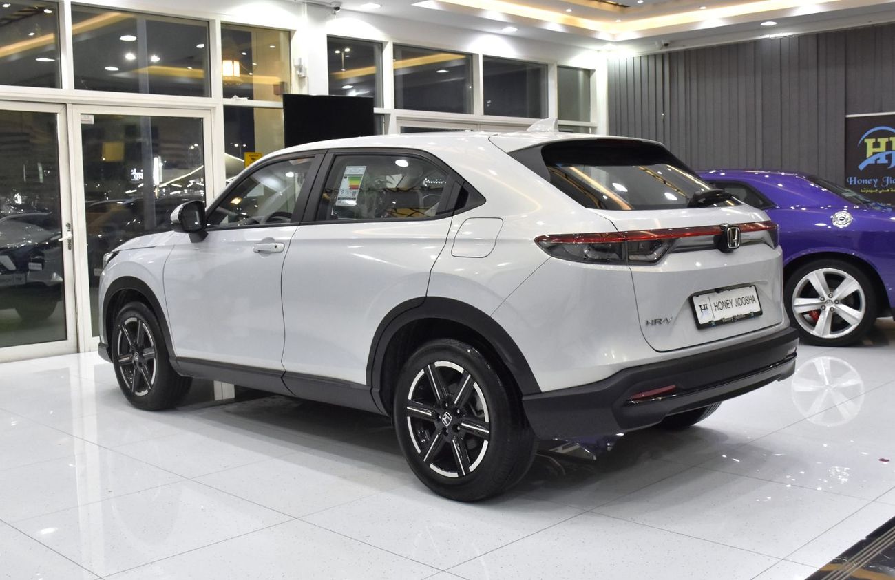 هوندا HRV LX عرض ممتاز على سيارة هوندا HR-V سعة 1.5 لتر (موديل 2025) باللون الفضي بمواصفات خليجية