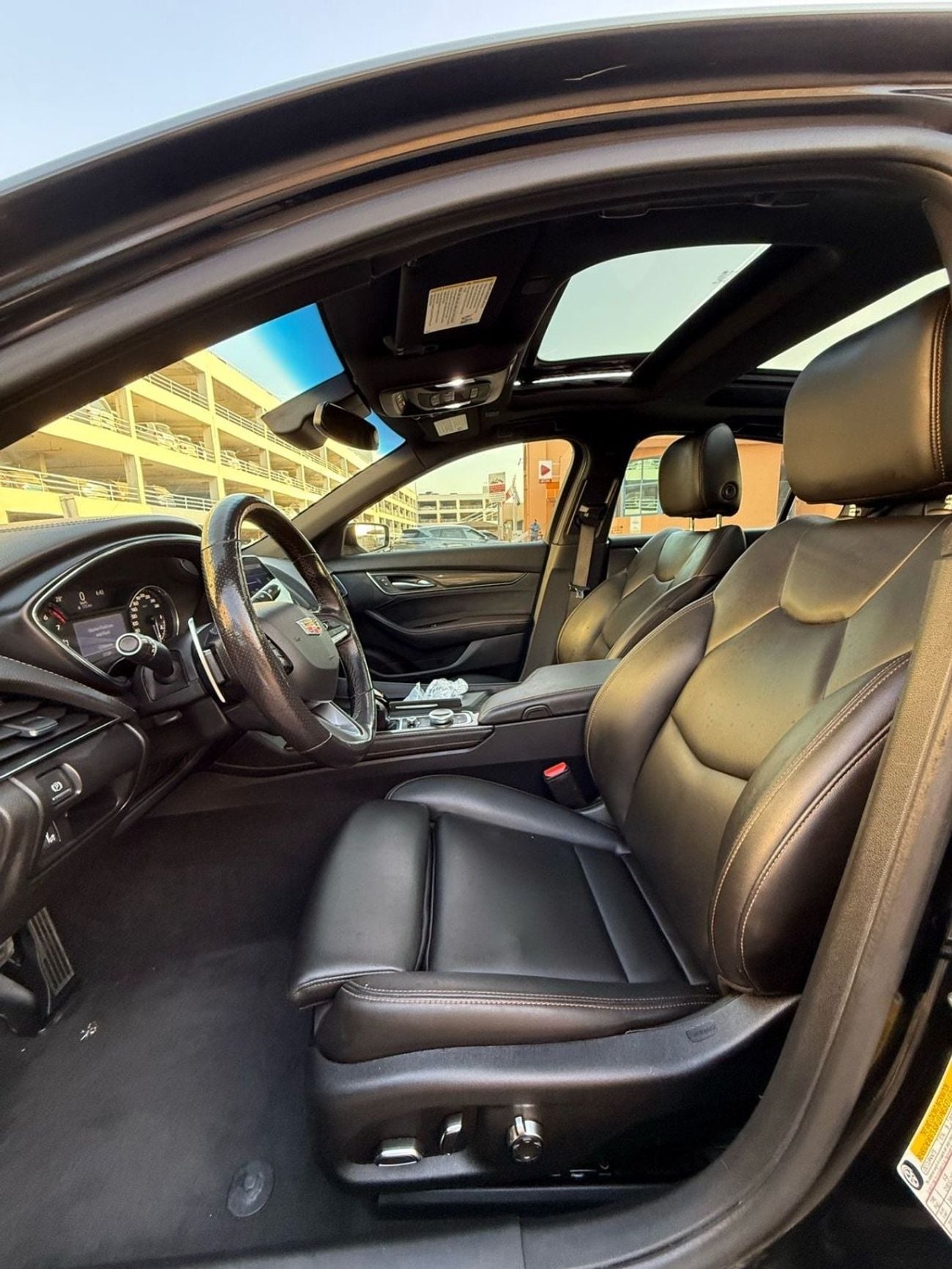 كاديلاك CT5 PREMIUM LUXURY مجهزة بالكامل بمواصفات كندية 2.0